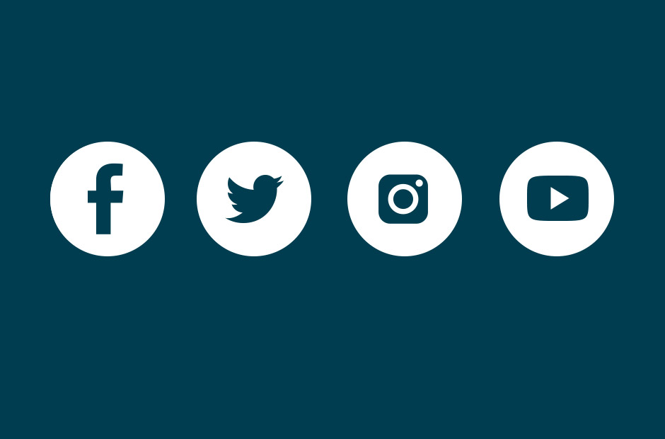 Diverses icônes de médias sociaux sur fond bleu